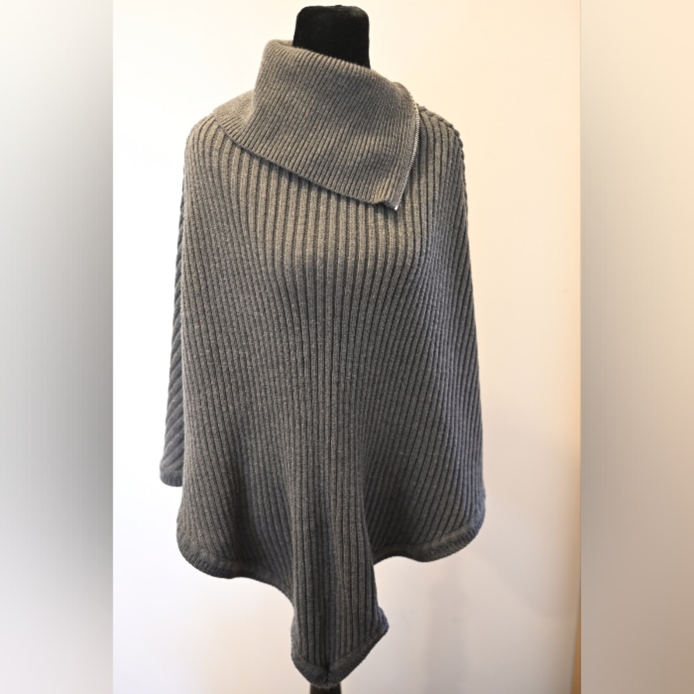Michael Kors Gray Ribbed Women's Poncho Breastfeeding Cover